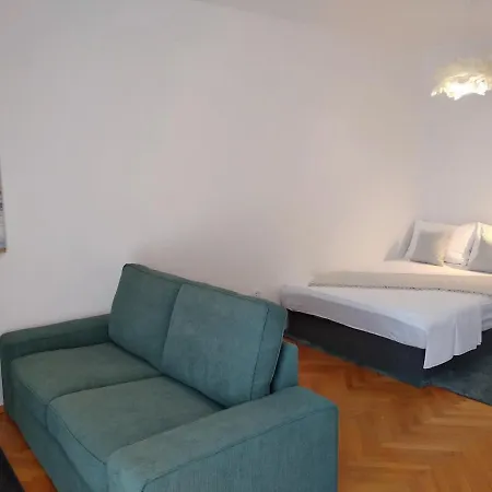 Apartment Sweet Split